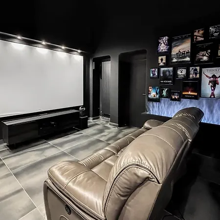 Hébergement de vacances Avec Jacuzzi, Sauna&cinéma