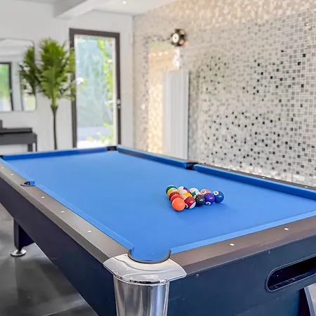 Hébergement de vacances Avec Jacuzzi, Sauna&cinéma *