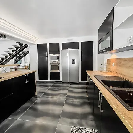 Hébergement de vacances Avec Jacuzzi, Sauna&cinéma Triel-sur-Seine