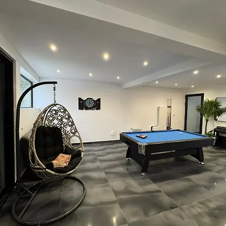 Hébergement de vacances Avec Jacuzzi, Sauna&cinéma