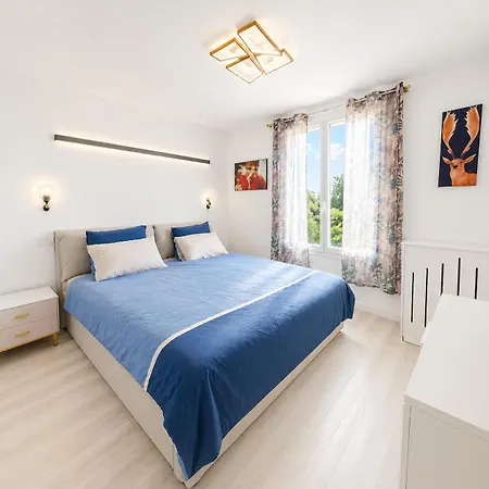 Avec Jacuzzi, Sauna&cinéma Triel-sur-Seine