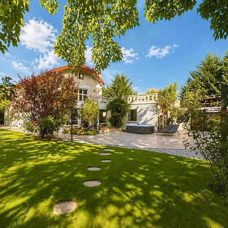 Avec Jacuzzi, Sauna, Cinema - Proche Paris
