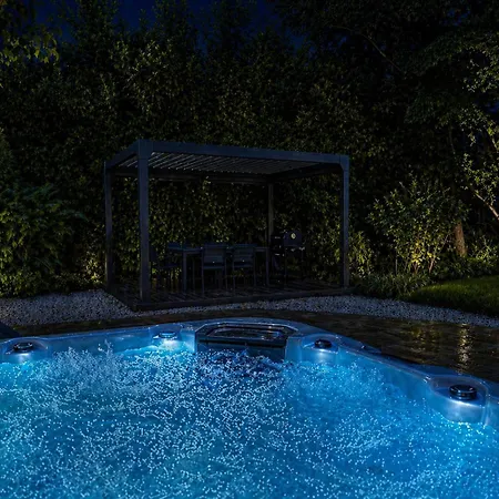 Avec Jacuzzi, Sauna&cinéma